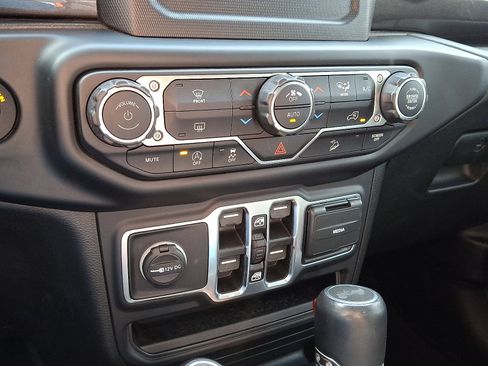 Used 2021 Jeep Wrangler Unlimited Sahara image 17