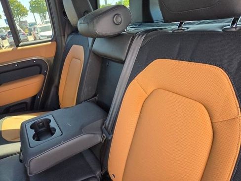 Used 2024 Land Rover Defender 110 X-Dynamic SE image 10