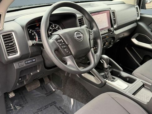 Used 2024 Nissan Frontier SV image 4