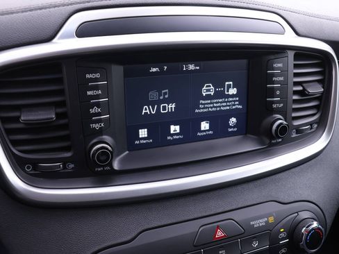 Used 2019 Kia Sorento LX image 7