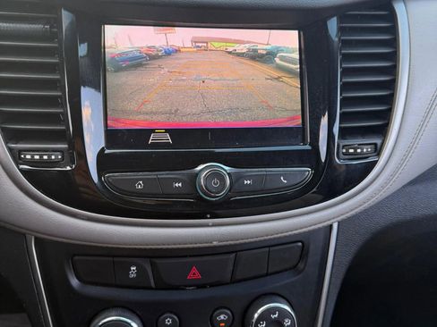 Used 2020 Chevrolet Trax LT w/ Sun & Sound Package image 11