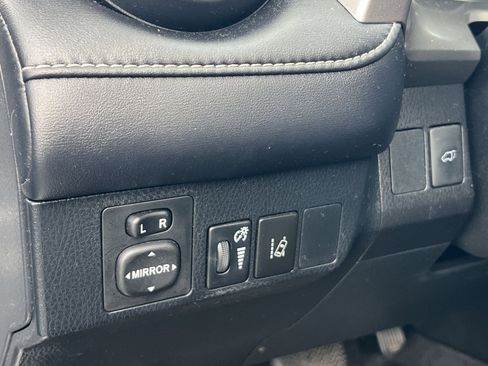 Used 2017 Toyota RAV4 Limited image 27