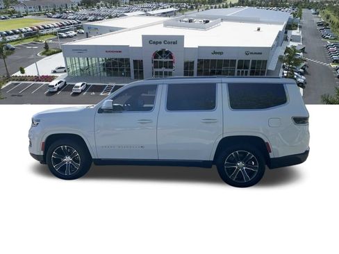 Certified 2022 Jeep Grand Wagoneer Series I AWD/4WD image 10