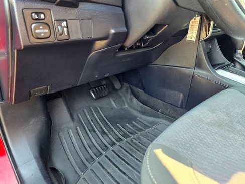 Used 2017 Toyota Corolla LE w/ Carpet Mat Package (TMS) FWD image 38