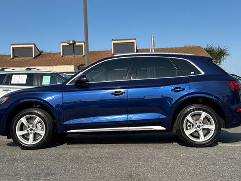 Used 2023 Audi Q5 2.0T Premium w/ Convenience Package AWD/4WD image 2