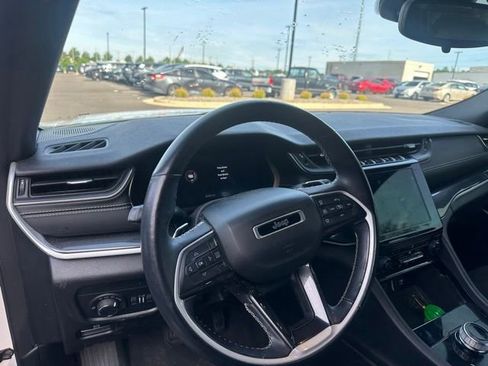 Used 2021 Jeep Grand Cherokee L Laredo RWD image 9
