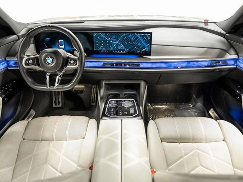 Used 2023 BMW 740i w/ Luxury Rear Seating Package image 4