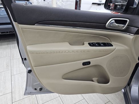 Used 2015 Jeep Grand Cherokee Overland image 40