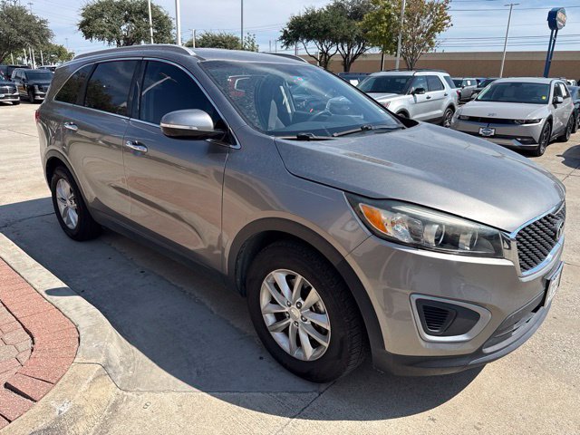 Used 2017 Kia Sorento FWD w/ LX Convenience Package image 4