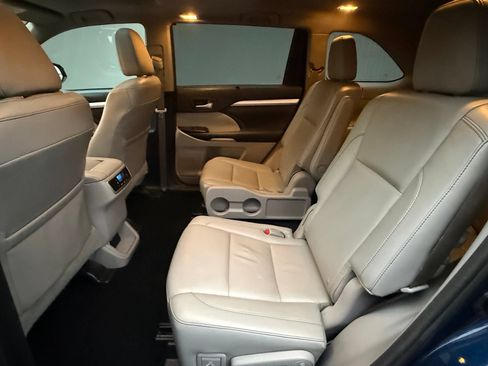 Used 2015 Toyota Highlander XLE AWD/4WD image 14