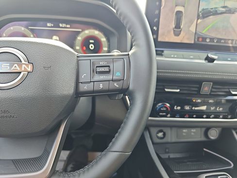 Used 2025 Nissan Rogue SL w/ Tech Package FWD image 20