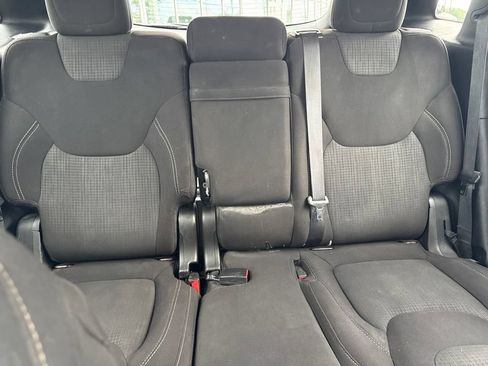 Used 2017 Jeep Cherokee Latitude AWD/4WD image 27
