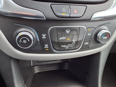 Used 2022 Chevrolet Equinox LS image 5