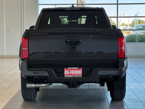 Certified 2024 Toyota Tacoma SR5 AWD/4WD image 5