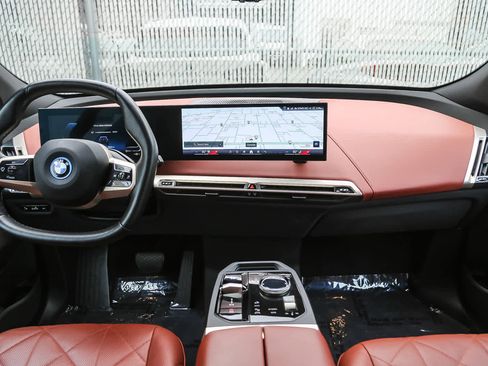 Used 2025 BMW iX xDrive50 w/ Premium Package image 9