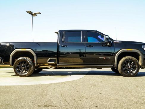 Used 2024 GMC Sierra 2500 AT4 w/ AT4 Premium Plus Package AWD/4WD image 6