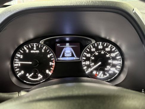 Used 2020 Nissan Pathfinder S image 16