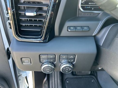 Used 2024 GMC Sierra 2500 AT4 w/ AT4 Premium Plus Package AWD/4WD image 25