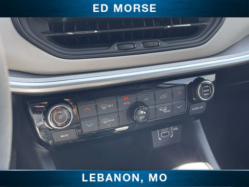 Used 2025 Jeep Compass Limited AWD/4WD image 16