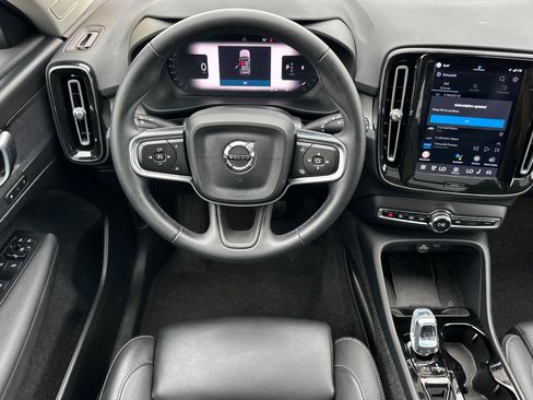 Certified 2025 Volvo XC40 B5 Plus AWD/4WD image 15