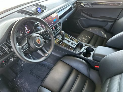 Used 2026 Porsche Macan AWD/4WD image 4