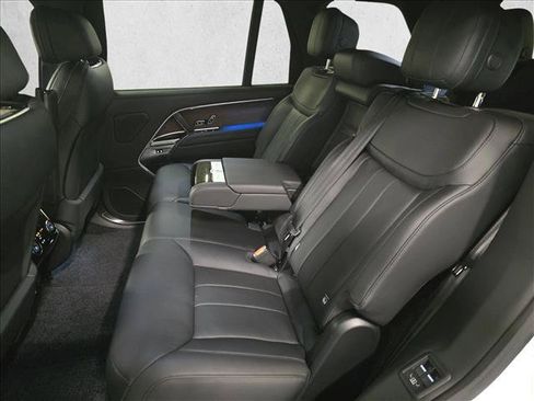 Certified 2026 Land Rover Range Rover Long Wheelbase SE AWD/4WD image 15