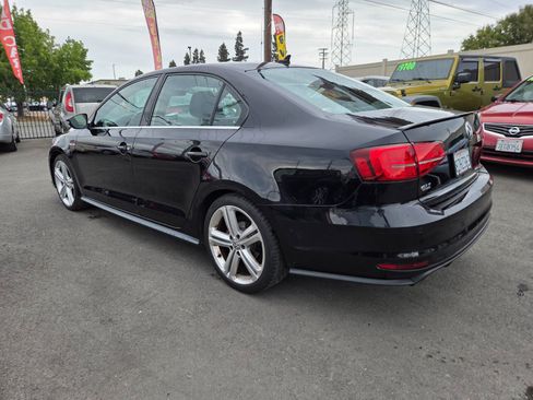 Used 2017 Volkswagen Jetta GLI FWD image 2