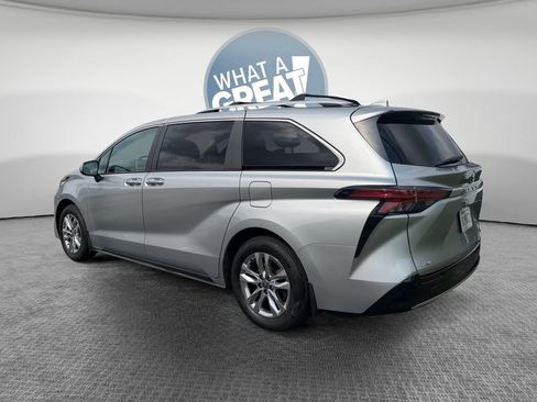 Used 2024 Toyota Sienna Limited AWD/4WD image 5