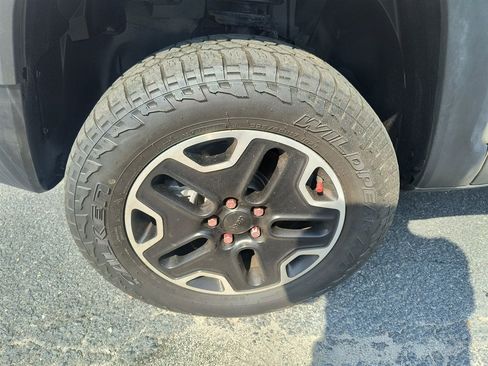 Used 2015 Jeep Renegade Trailhawk w/ Trailer Tow Group AWD/4WD image 9