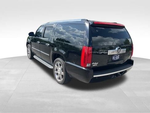 Used 2011 Cadillac Escalade ESV Luxury image 7