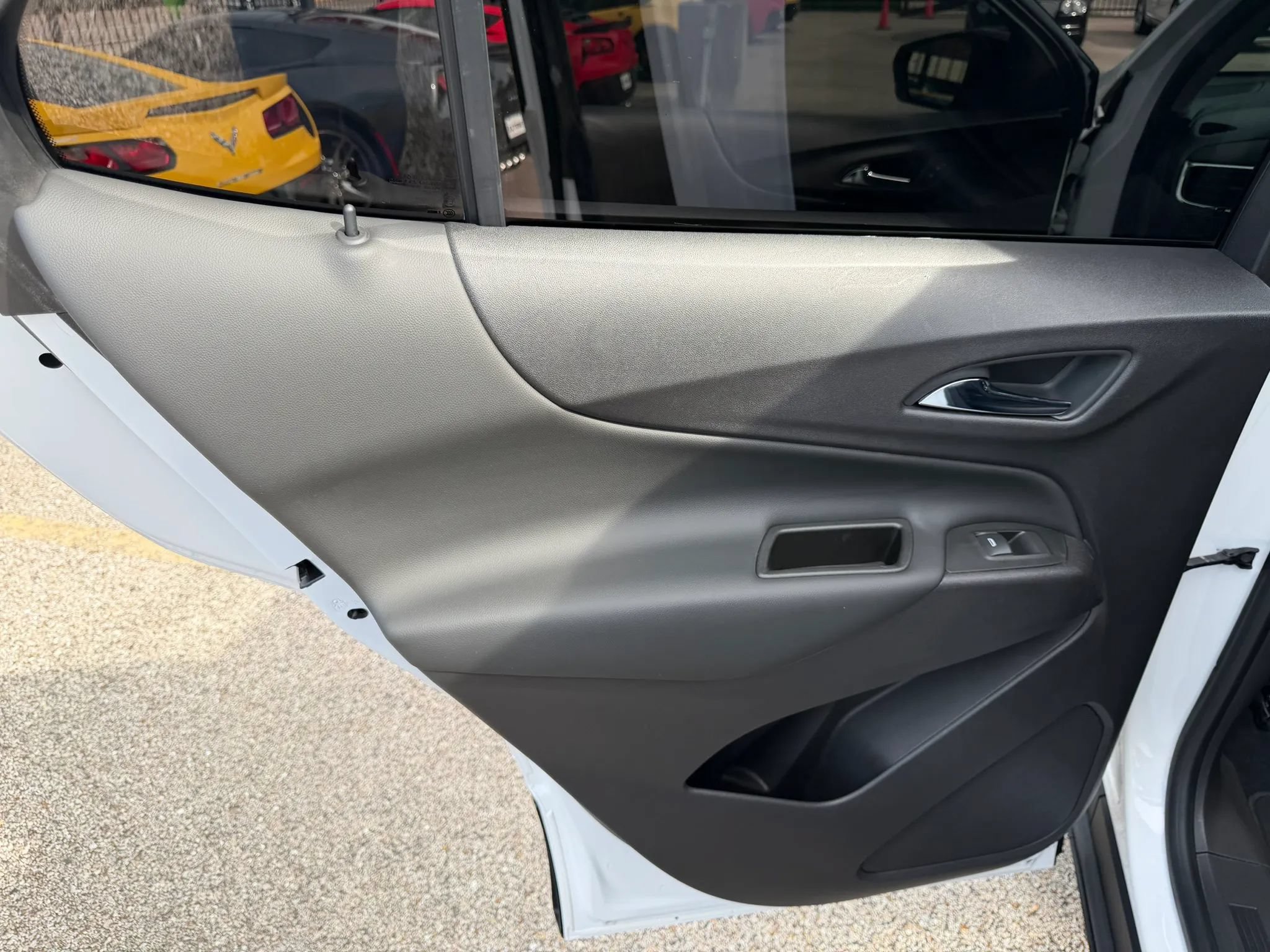 Used 2021 Chevrolet Equinox LT FWD image 23