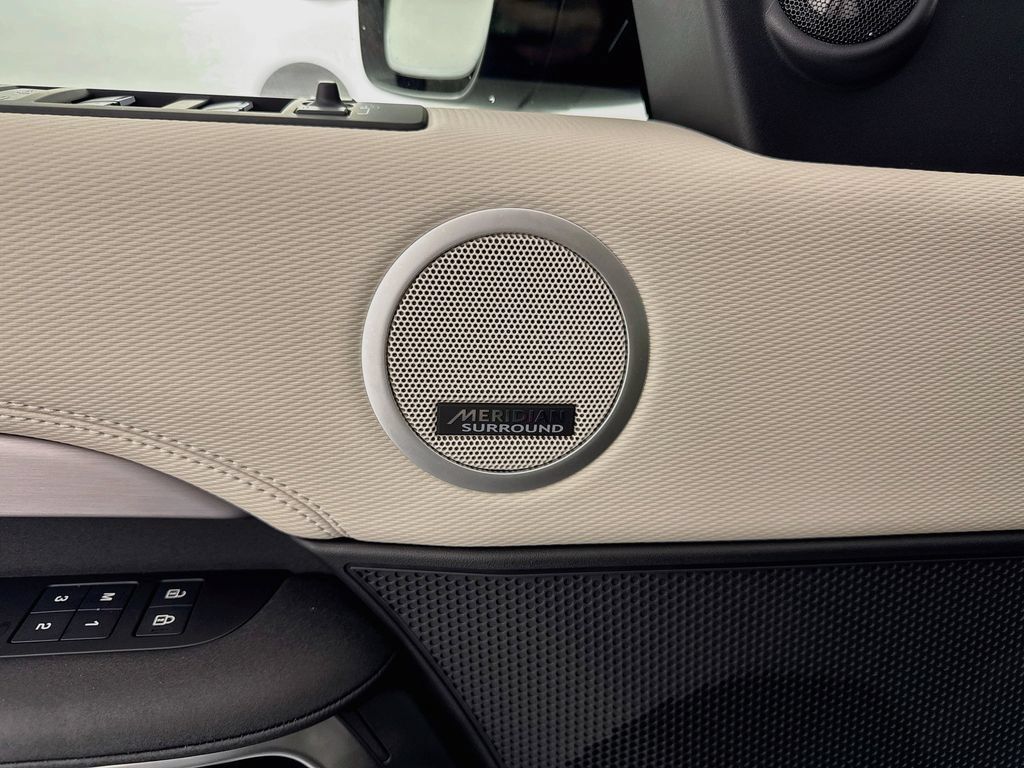 New 2026 Land Rover Discovery Limited Edition AWD/4WD image 19