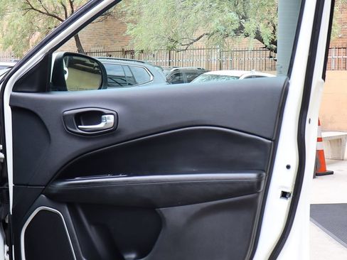 Used 2019 Jeep Compass Latitude FWD image 33