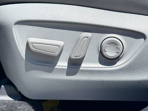 Used 2024 Toyota Highlander Limited image 26