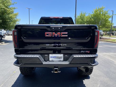 Used 2025 GMC Sierra 2500 AT4 w/ AT4 Premium Plus Package AWD/4WD image 8