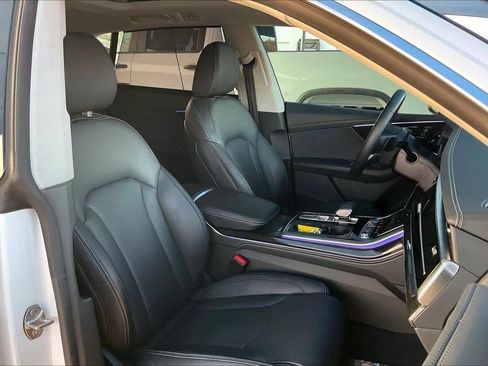 Used 2024 Audi Q8 Prestige w/ Prestige Package image 8