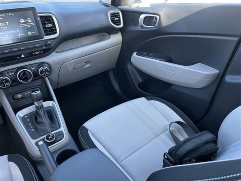 New 2025 Hyundai Venue SEL image 6
