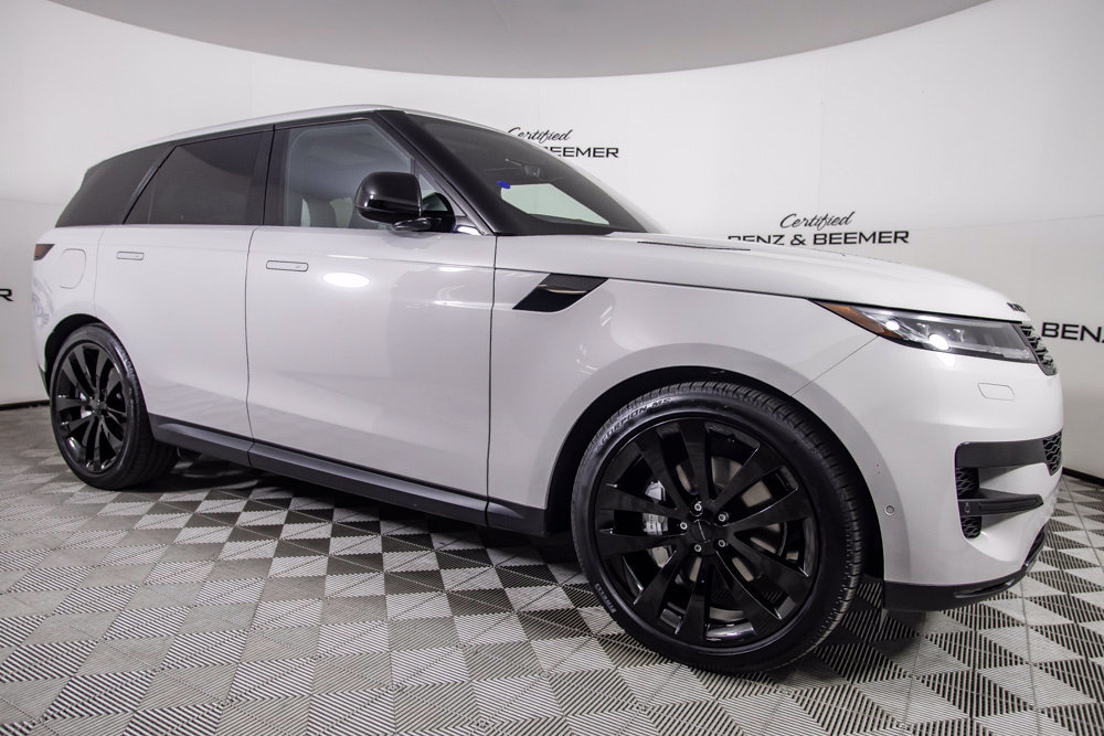 Used 2026 Land Rover Range Rover Sport SE AWD/4WD image 2