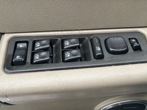 Used 2003 HUMMER H2 w/ Preferred Equipment Group image 18