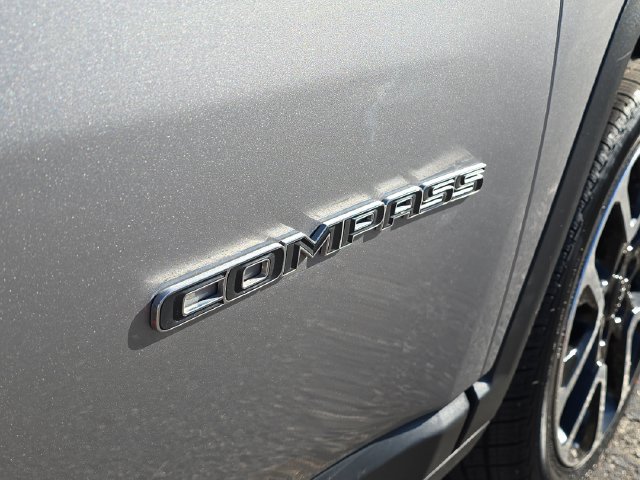 Used 2018 Jeep Compass Limited w/ Safe & Security Group AWD/4WD image 36