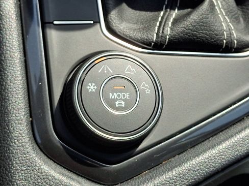 Certified 2024 Volkswagen Tiguan SE image 29