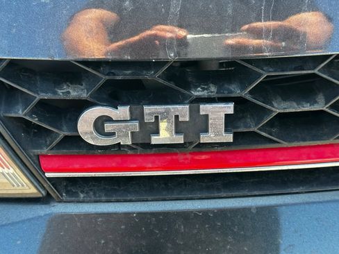 Used 2015 Volkswagen GTI SE FWD image 26