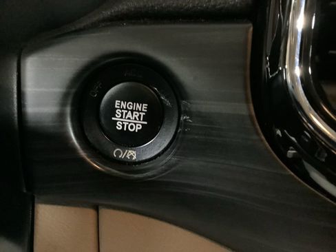 Certified 2022 Jeep Grand Cherokee Laredo E w/ Security & Convenience Group image 26