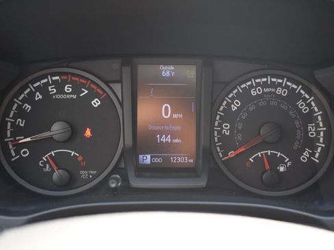 Certified 2020 Toyota Tacoma SR w/ SR Convenience Package AWD/4WD image 10