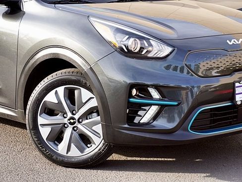 Used 2022 Kia Niro EX Premium image 4