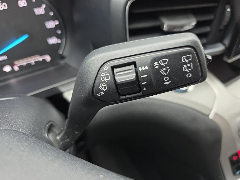Used 2022 Ford Explorer XLT w/ Equipment Group 202A AWD/4WD image 28