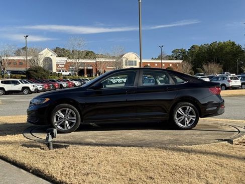 Used 2024 Volkswagen Jetta SE image 4