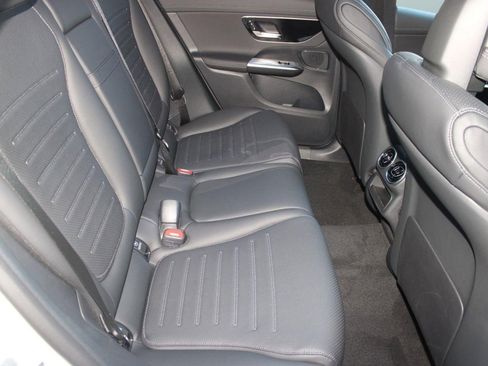 Used 2026 Mercedes-Benz GLC 300 4MATIC image 30