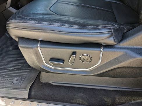 Used 2018 Ford Expedition Platinum image 25