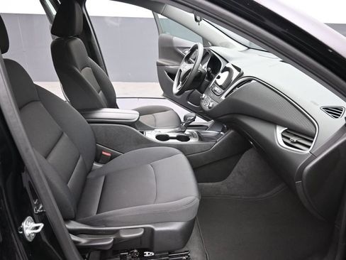Used 2025 Chevrolet Malibu LT FWD image 12